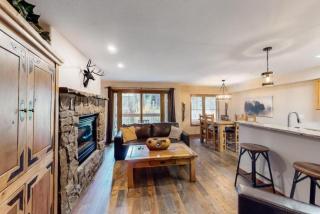 Renovated 2 Bedroom Condo Next To Snowflake Lift - Walk To Lifts And Town! - 9
