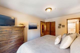 Renovated 2 Bedroom Condo Next To Snowflake Lift - Walk To Lifts And Town! - 1