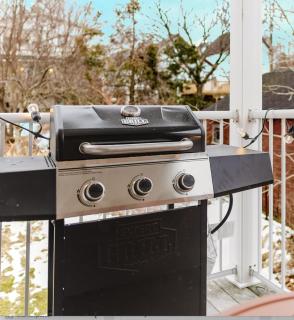 LUX Modern 4BR 2BA Home with Deck, BBQ & Fireplace - 5