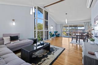 Prime Location 3 Min to Westfield Multi Living - 0