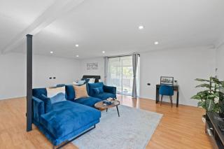 Prime Location 3 Min to Westfield Multi Living - 6