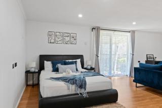 Prime Location 3 Min to Westfield Multi Living - 3
