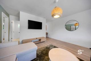 Sleek 1-BD Miami Apt Gym, BBQ, Free Parking - 3