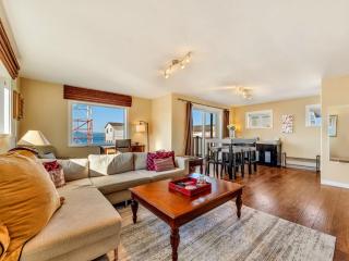 Waterfront Astoria Condo on Pier with Balcony - 0