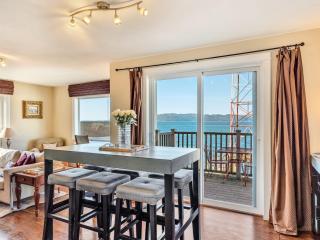Waterfront Astoria Condo on Pier with Balcony - 8