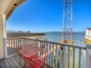 Waterfront Astoria Condo on Pier with Balcony - 7