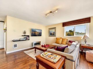Waterfront Astoria Condo on Pier with Balcony - 5