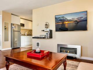 Waterfront Astoria Condo on Pier with Balcony - 7