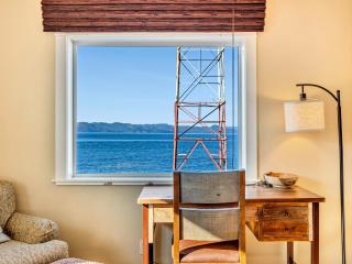 Waterfront Astoria Condo on Pier with Balcony - 2