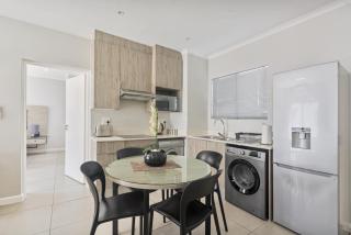 Sandton Grand 1-Bed at Middle - 1
