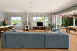 Paradise Beach House with Pool and Parking - 5