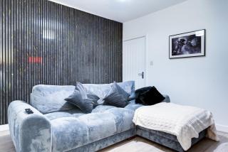 Mordern 4 bedroom home 4 TVs, Off Rd Parking, Netflix, 500mb, near M5 M6 M42, Merry Hill - 6
