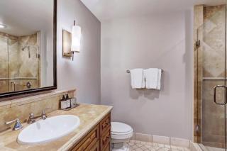 Platinum 2 Bedroom Vacation Rental In The Heart Of Vail That Includes Ski Valet, Ski Deck, Rooftop Pool, Panoramic Views - 2