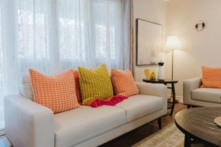 LUX Sydney Retreat 3BR 2 BBA Home with Deck BBQ - 4