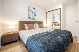 Brand New 2B Walk to Beach and Cavill Ave Full AC - 7