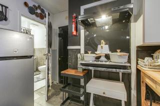 Chicago South Side Studio w/ Gated Parking - 1