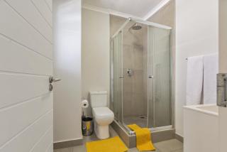 Sandton Guest Room at Middle - 2