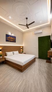 Hotel SVP 500 Mtr from Rammandir - 4