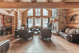 Log Cabin for Groups Hot Tub Sauna and Game Room - 9