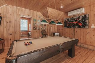Log Cabin for Groups Hot Tub Sauna and Game Room - 8