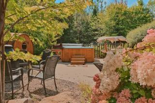 Log Cabin for Groups Hot Tub Sauna and Game Room - 7