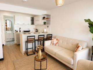 Modern Barranco Studio with Balcony & City View - 5
