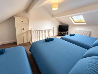 Place For Families & Working Teams - Sleeps 10 - Parking, Full Kitchen - Royal Armouries Nearby - 3
