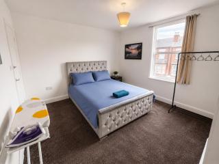 Group Accommodation - Sleeps 10 - Contractors & Families - Full Kitchen, Bathtub, & WiFi - Near Royal Armouries & Leeds City Centre - Beeston - 5