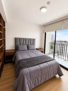 Modern Barranco Studio with Balcony & Fast WiFi - 2