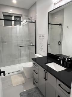 Quiet 1BR, West Coast inspired, Wi-Fi & Parking - 4