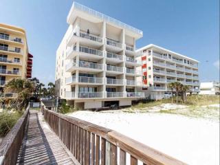 Gulf front condo with Wifi Wash and dryer Rooftop pool - 9
