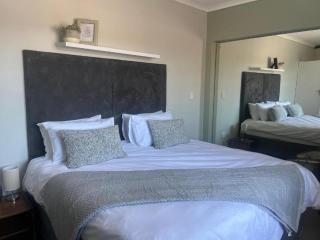 Santorini Guesthouse - 8