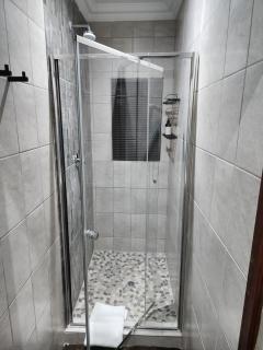 Spies Villa - Fast Wi-fi, Netflix, DSTV, Solar, Certified Water System - 5