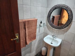 Spies Villa - Fast Wi-fi, Netflix, DSTV, Solar, Certified Water System - 4