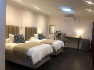 Spies Villa - Fast Wi-fi, Netflix, DSTV, Solar, Certified Water System - 9