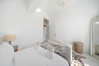 Elegant 2-Bed Manor Flat · Moseley · Free Parking - 1