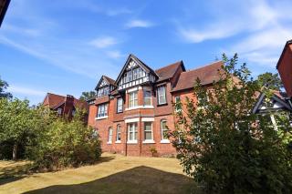 Elegant 2-Bed Manor Flat · Moseley · Free Parking - 0