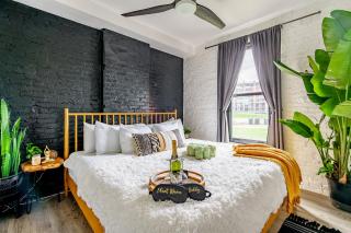 Jungle House Downtown Columbus - Modern Boutique Suites - 7