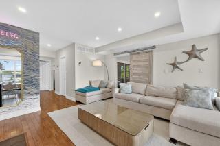 Waterfront Home City And Sunset View Plus Steps to Beach - 3