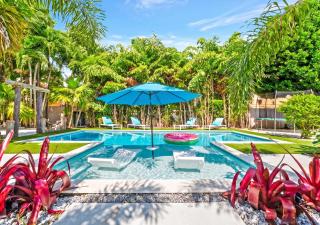 Mega House - Pickleball, Pool, BBQ, Golf, GameRoom - L37 - 9