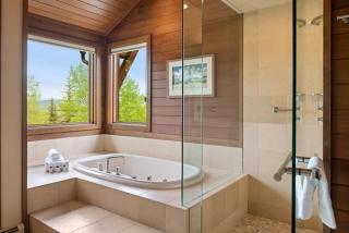 Premier Ski In, Ski Out 3 Bedroom Colorado Vacation Rental Steps From The Ski Slopes With Hot Tub And Pool - Aspen - 1