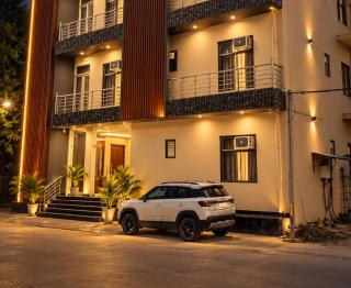 Hotel Grand Retreat - Vrindavan Central - 2