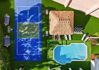 Spacious Fun House with Games & Heated Pool L69 - 4