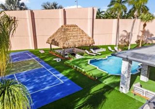 Spacious Fun House with Games & Heated Pool L69 - 9