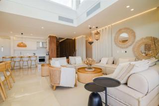 Luxury 3-Bedroom Villa with Private Pool & Jacuzzi - 8