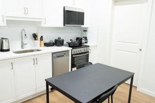 Cozy 2 Bedroom Basement Near Airport - 8