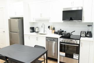 Cozy 2 Bedroom Basement Near Airport - 6