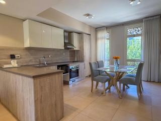 Water Views, Beach Pool Access! Mangroovy 2BR - 4