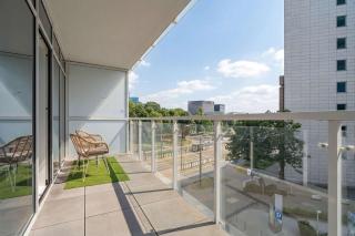 Przytulny Jasny Apartament z Balkonem oraz Parkingiem by Noclegi Renters - 7
