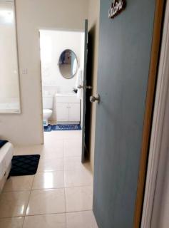 Minimalist One Bedroom Flat With Garden Access - 1